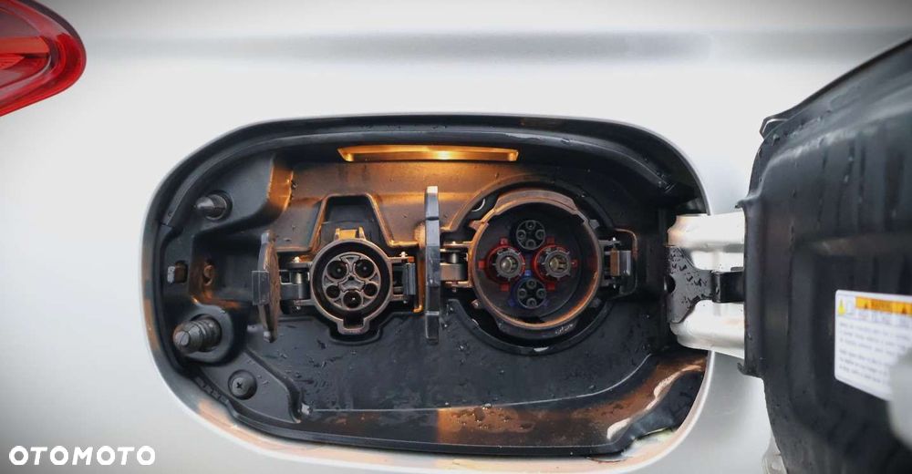 Mitsubishi Outlander - 12