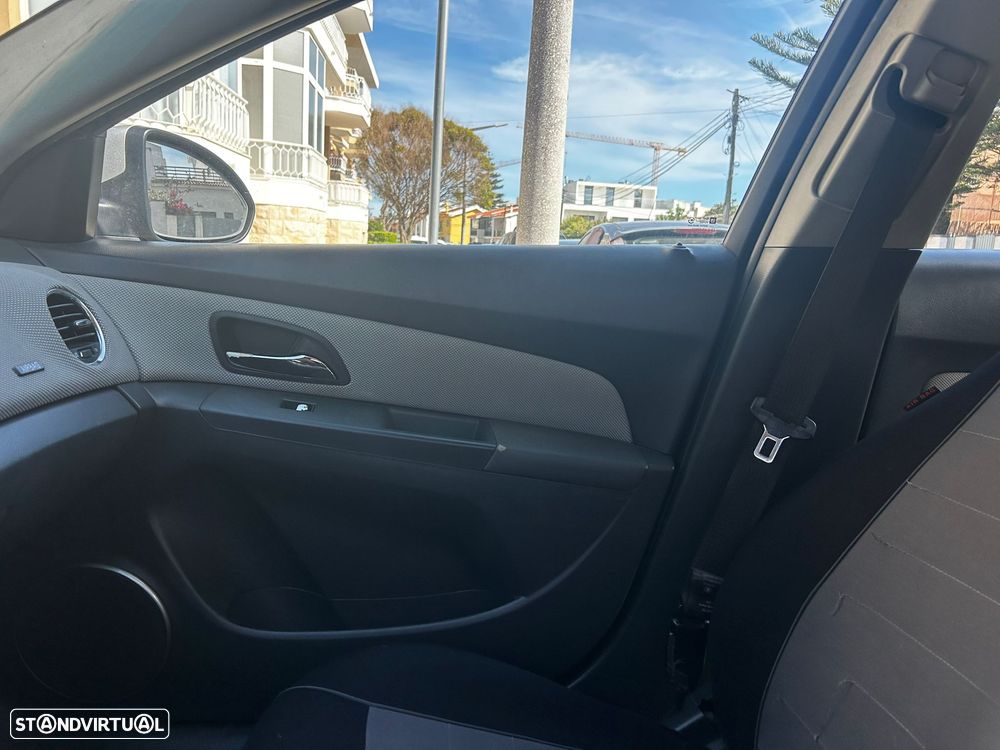Chevrolet Cruze 1.6 LS - 12