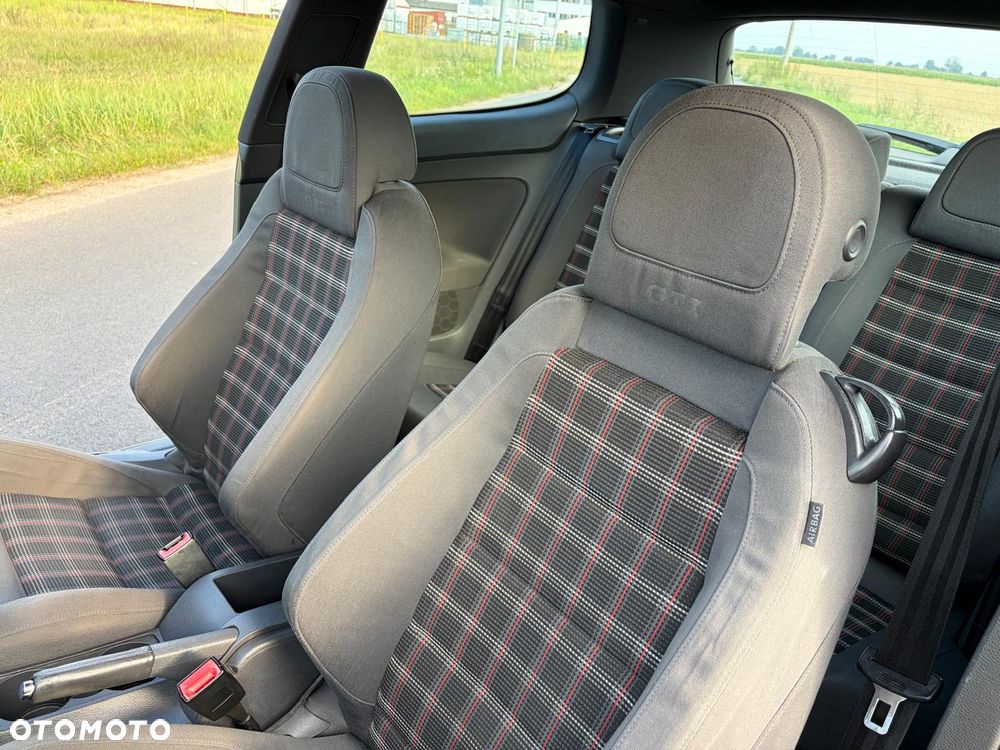 Volkswagen Golf 2.0 GTI - 8