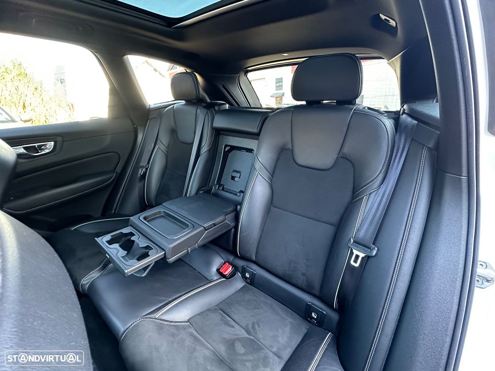 Volvo XC 60 2.0 T8 PHEV R-Design AWD - 34