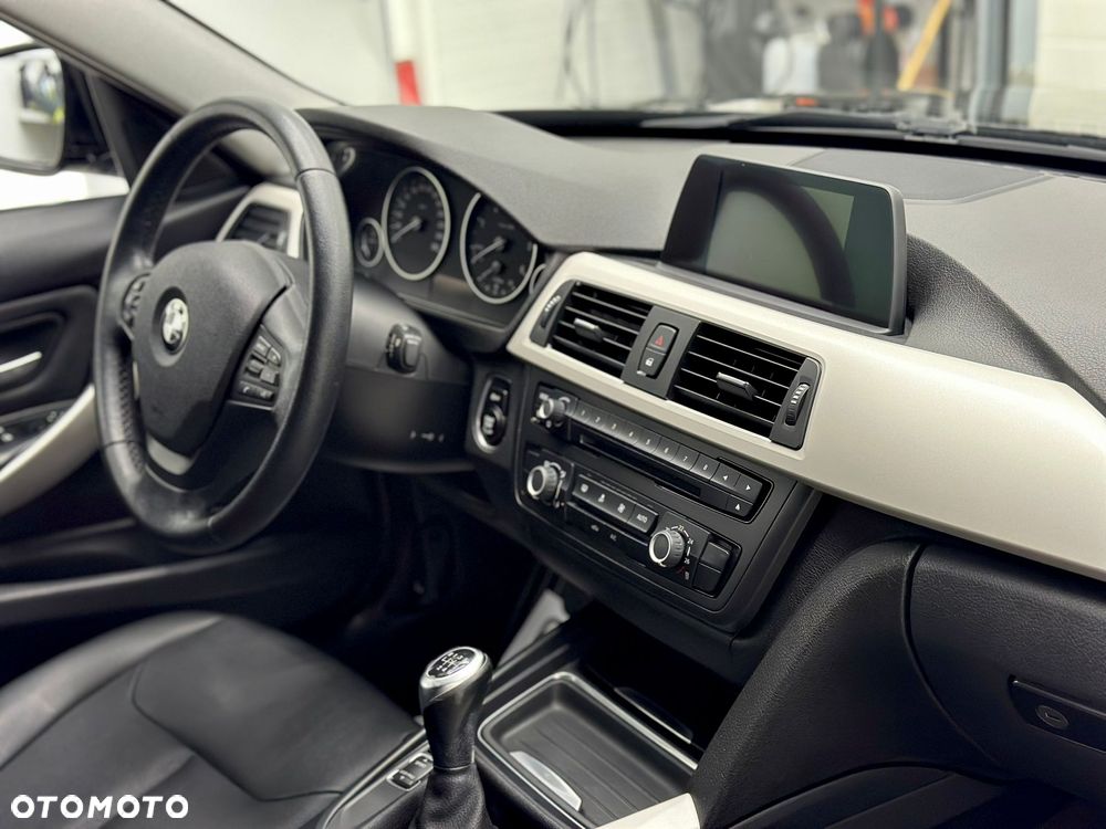 BMW Seria 3 318d Blue Performance - 15