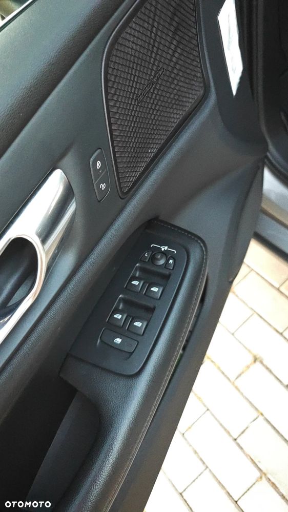 Volvo V60 B3 B DKG Momentum - 24