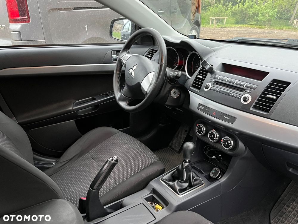 Mitsubishi Lancer 1.6 Inform - 10