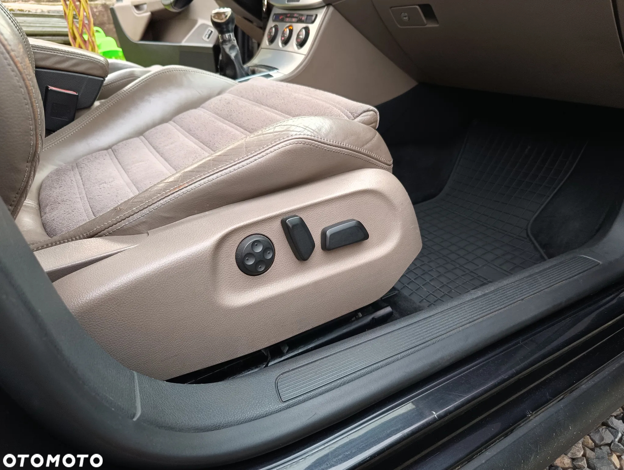 Volkswagen Passat 2.0 TDI DPF Highline - 24