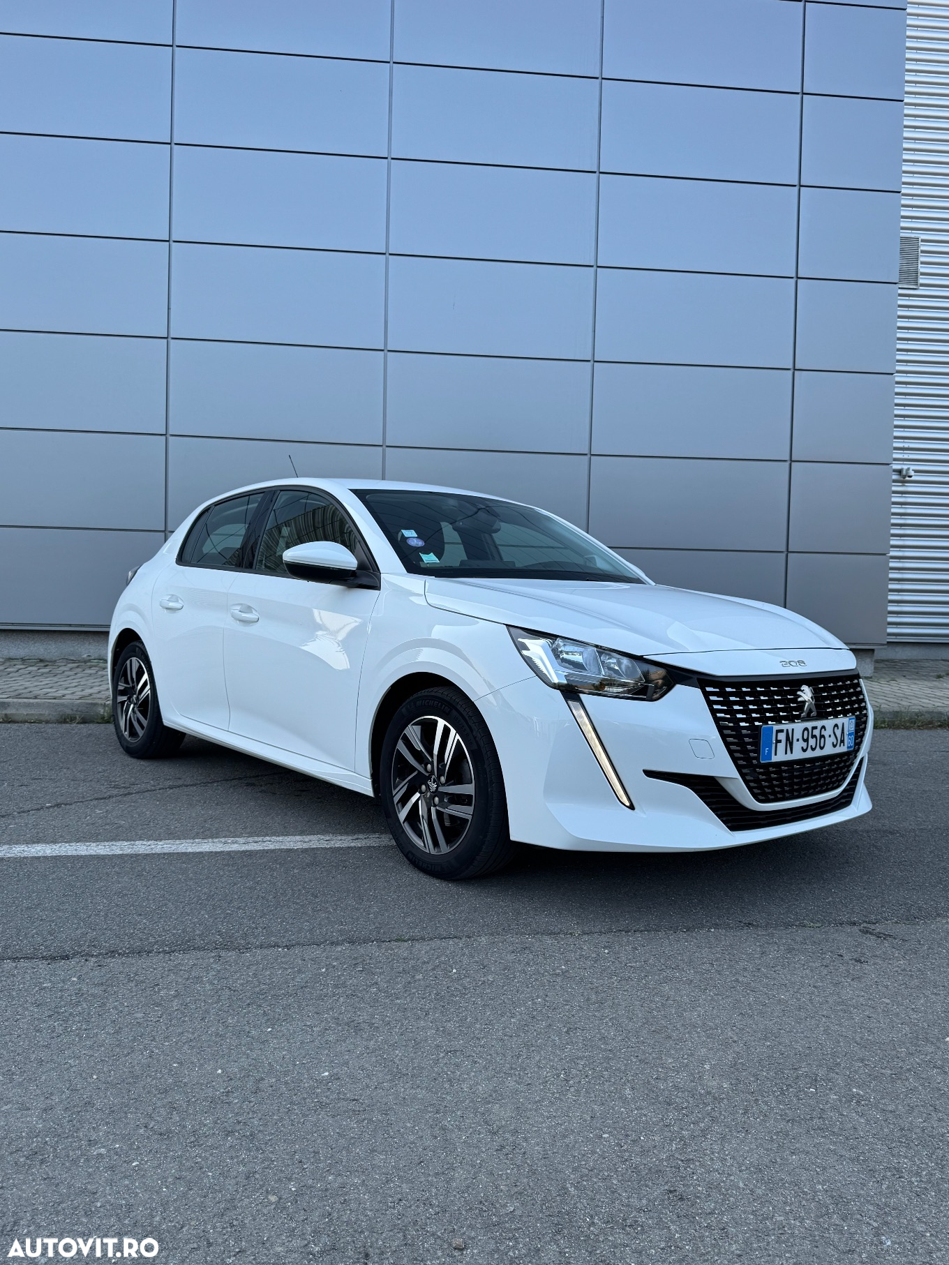 Peugeot 208 1.2 L PureTech STT Allure - 12