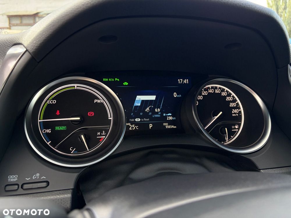 Toyota Camry 2.5 Hybrid Executive CVT - 25