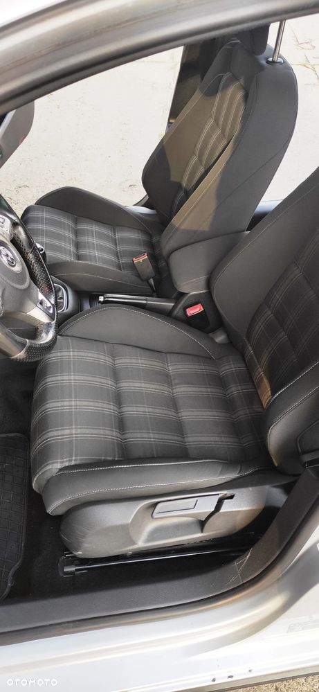 Volkswagen Golf - 27