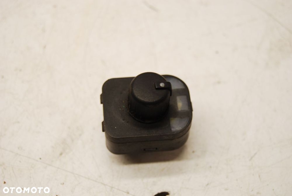 PRZEŁĄCZNIK REGULACJI LUSTEREK 8E0959565 AUDI A3 A4 B7 - 1