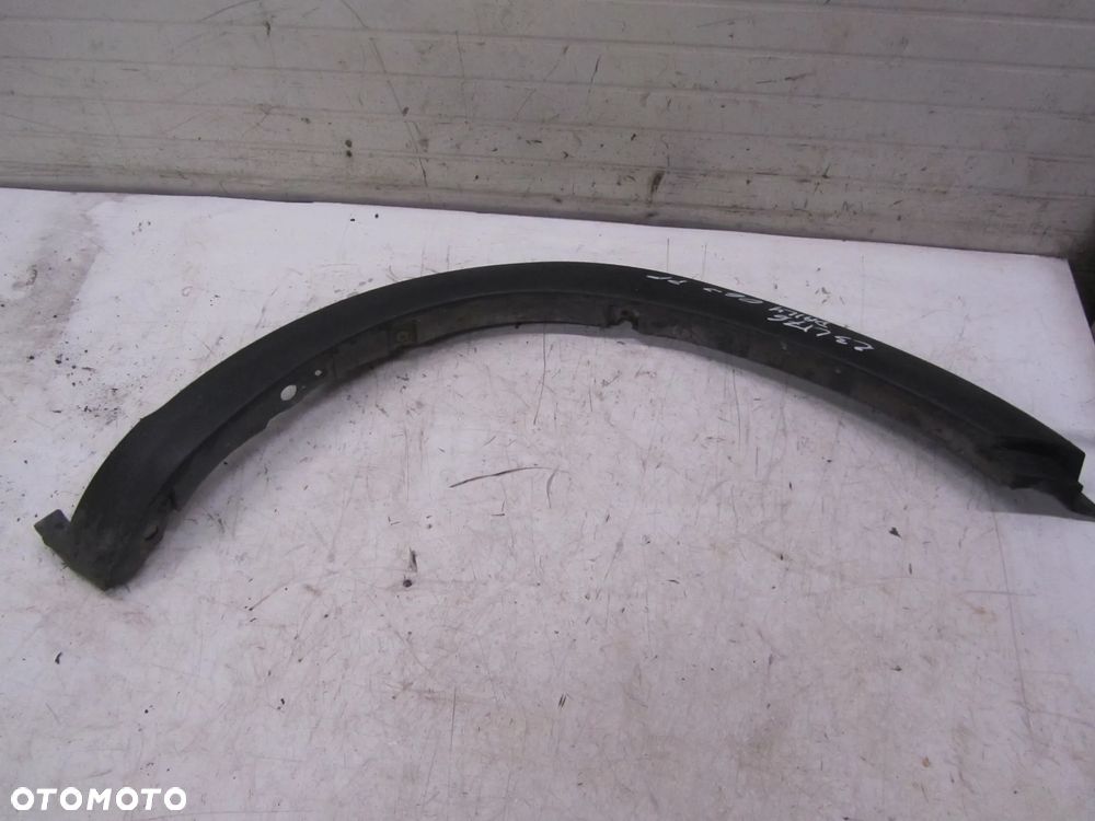 iveco daily 06->2.3 hpi listwa na błotnik prawy przód - 1