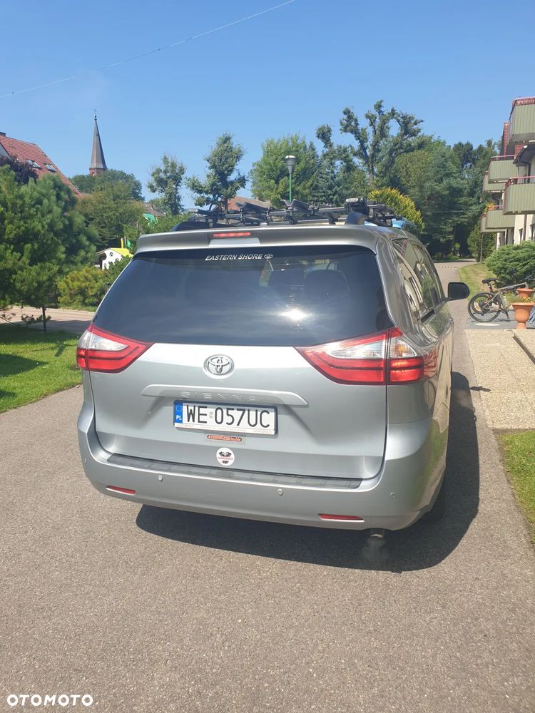 Toyota Sienna 3.5 V6 - 3