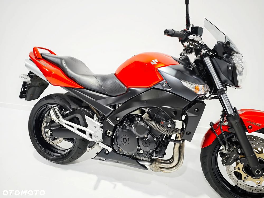 Suzuki GSR - 7