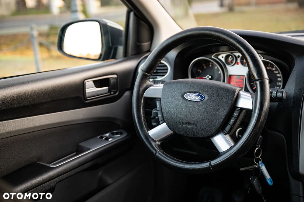 Ford Focus 1.6 Trend + - 12
