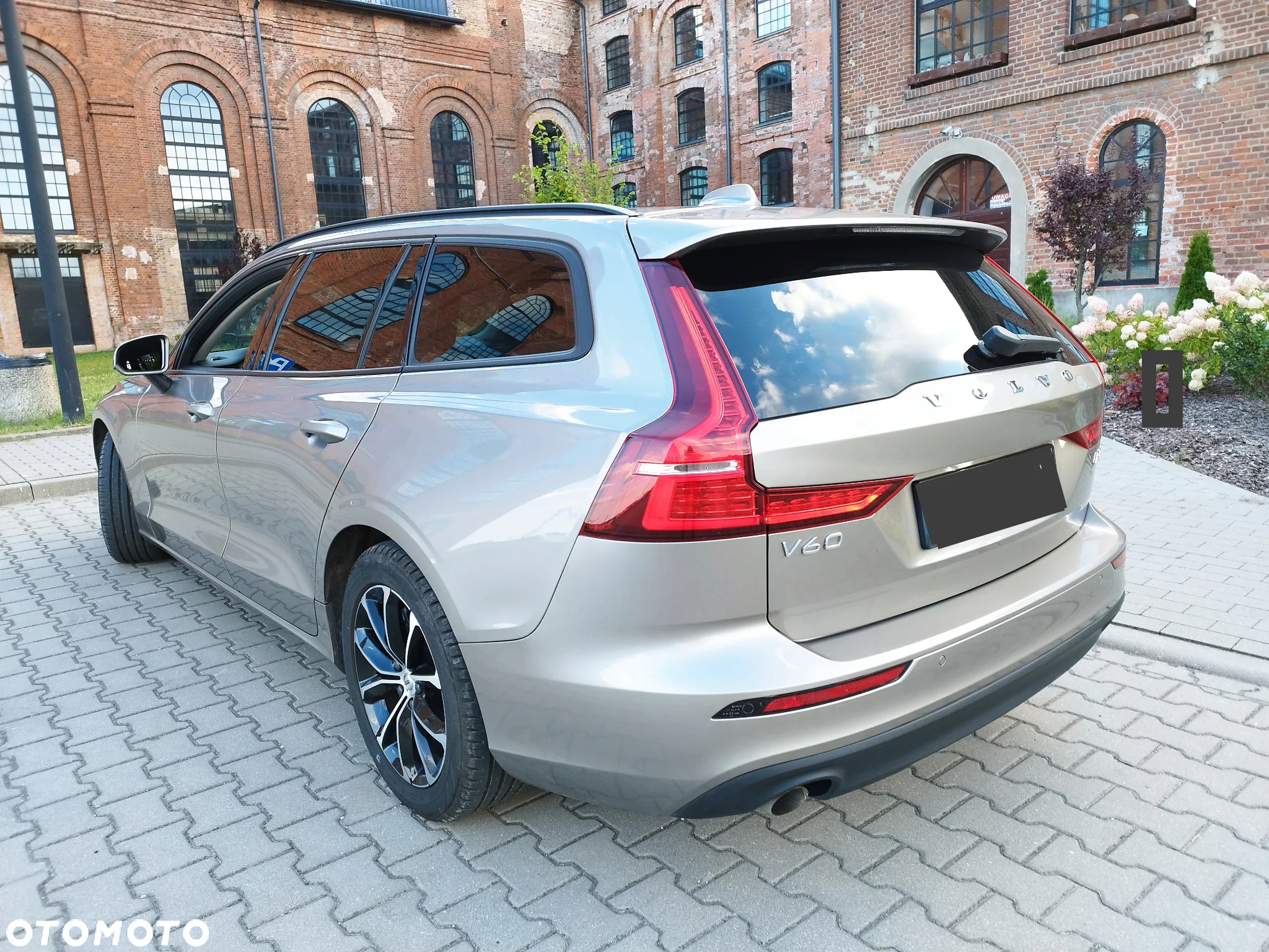 Volvo V60 B3 B DKG Momentum Core - 15