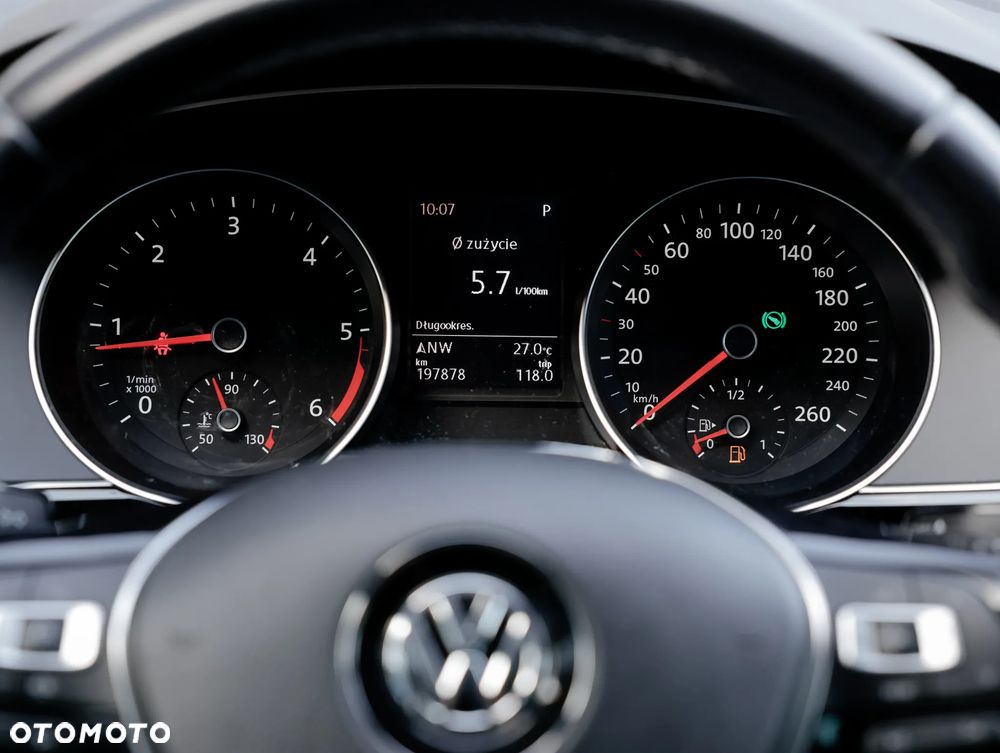 Volkswagen Passat - 19