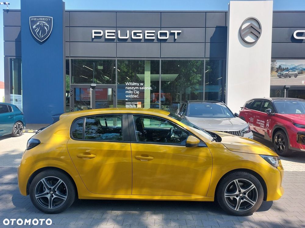 Peugeot 208 - 8
