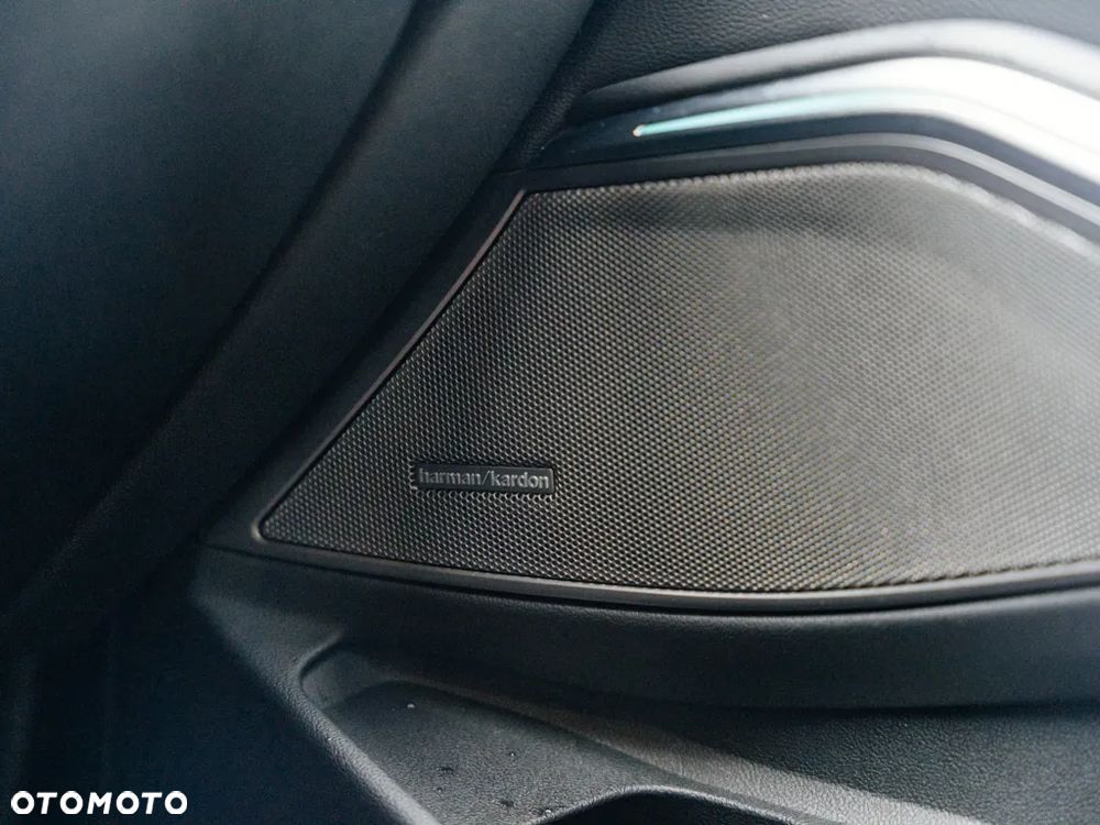 BMW Seria 3 330e xDrive - 12