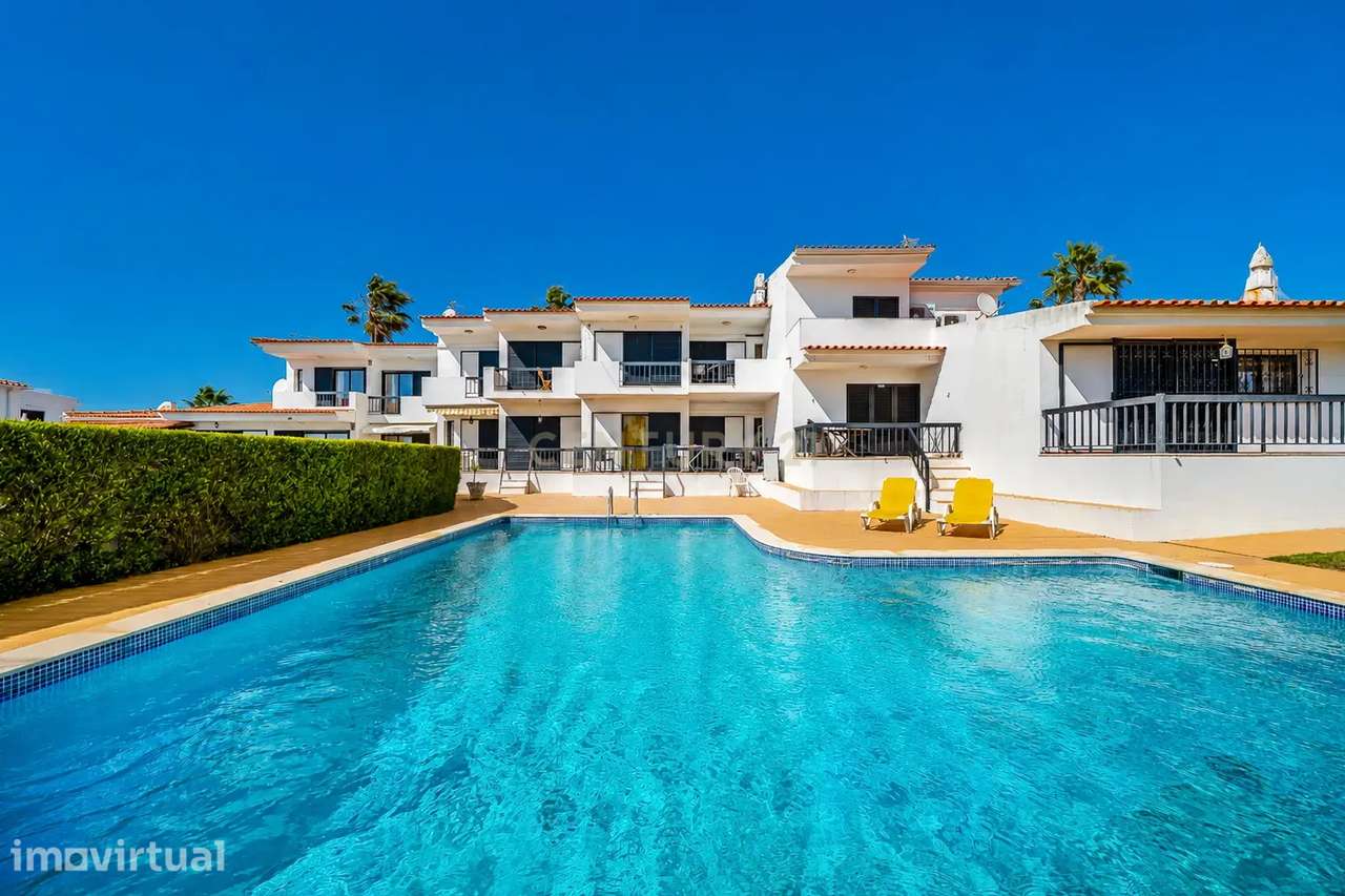 Apartamento com piscina localizado na zona da Galé, perto da praia. - Grande imagem: 2/26