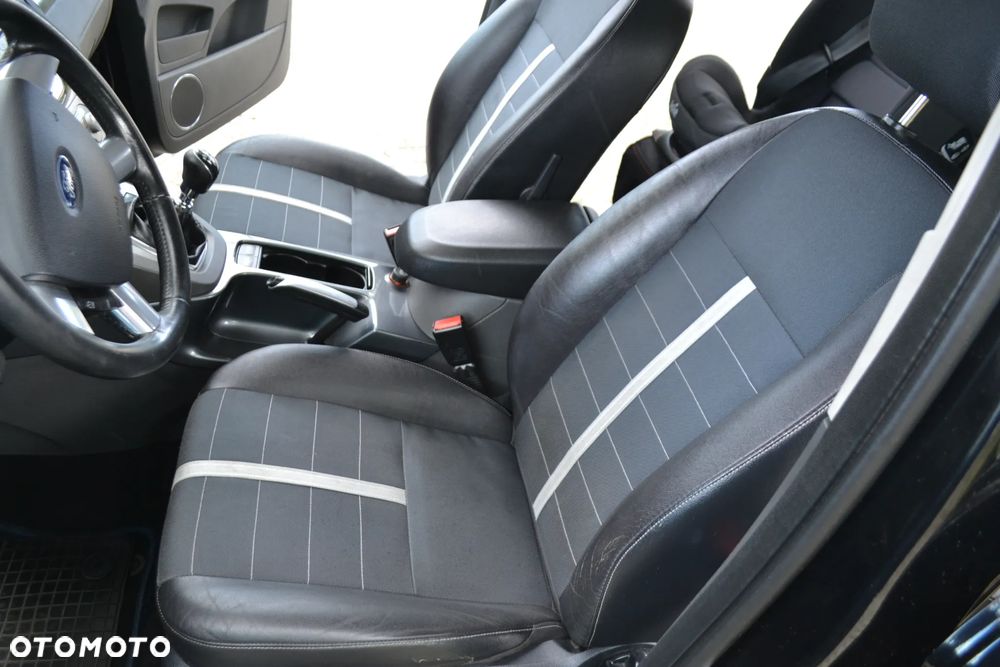 Ford Kuga 2.0 TDCi 2x4 Titanium - 26