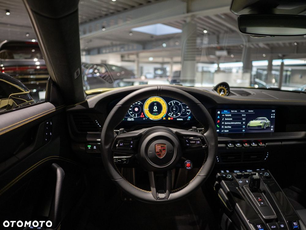 Porsche 911 Carrera T-Hybrid 4 GTS - 28