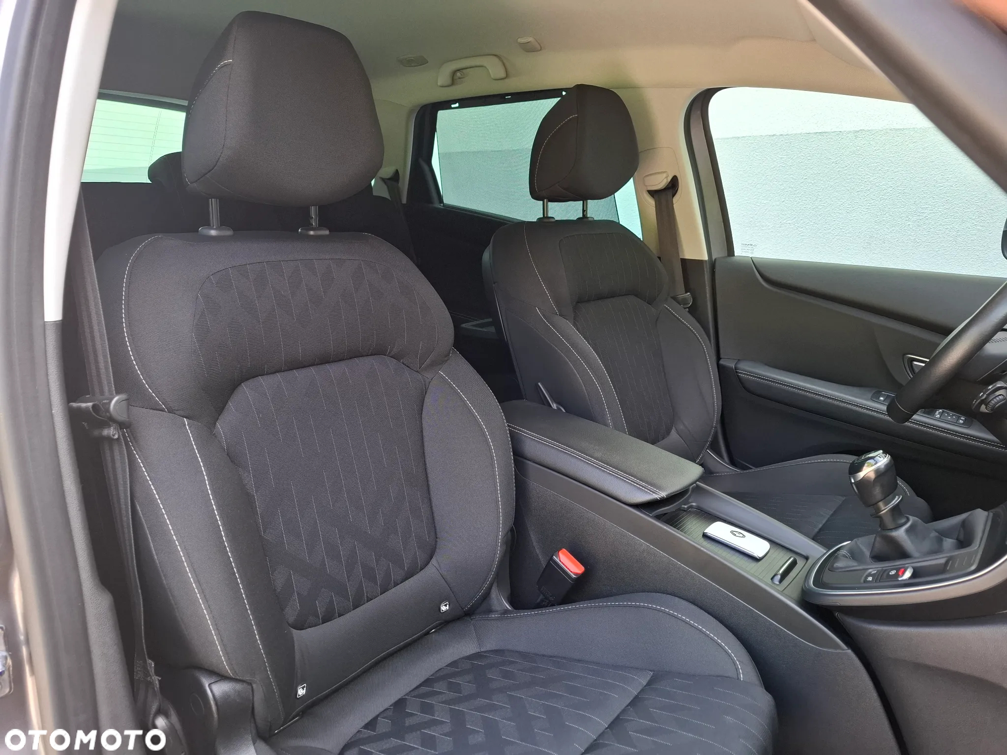 Renault Scenic ENERGY TCe 140 LIMITED - 35