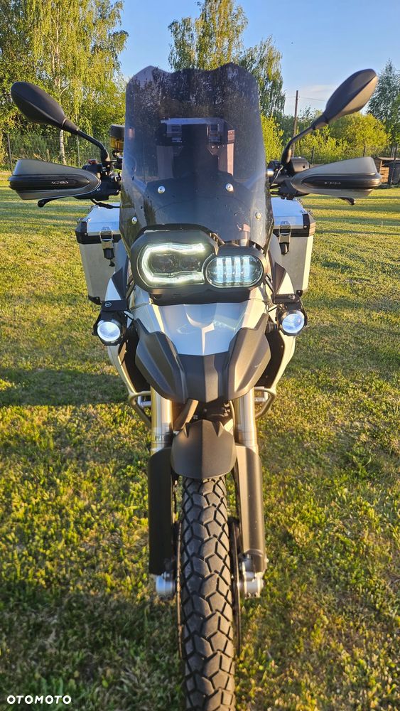 BMW F - 16