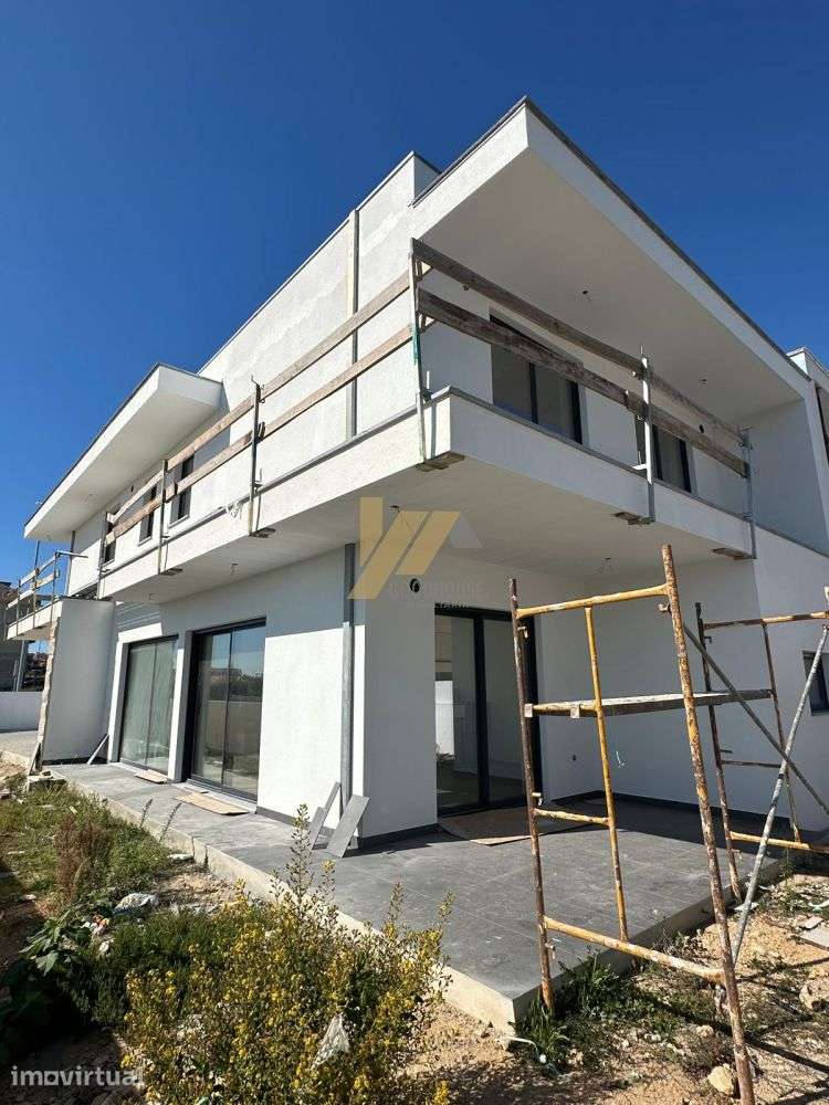 Moradias de arquitetura moderna T4 - Grande imagem: 2/32