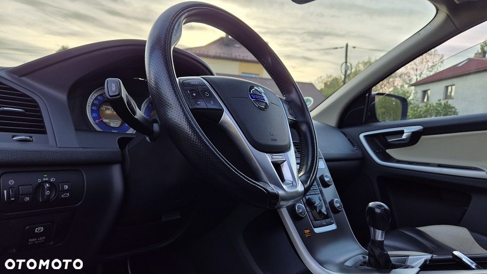 Volvo XC 60 D4 RDesign - 17