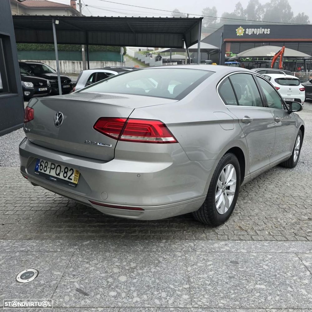VW Passat 2.0 TDI Confortline - 15