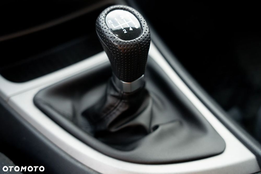 BMW Seria 1 118d DPF - 15