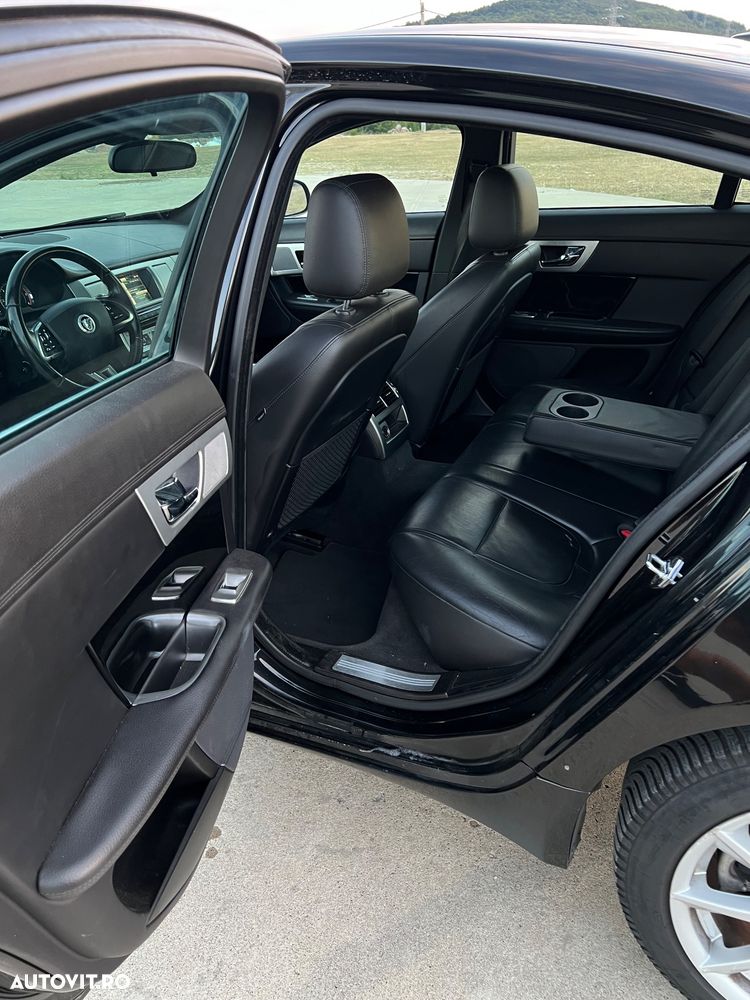 Jaguar XF 2.2D - 14