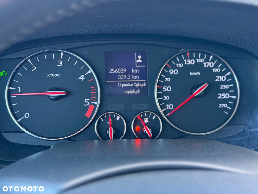 Renault Laguna dCi 150 FAP Start-Stop GT - 28