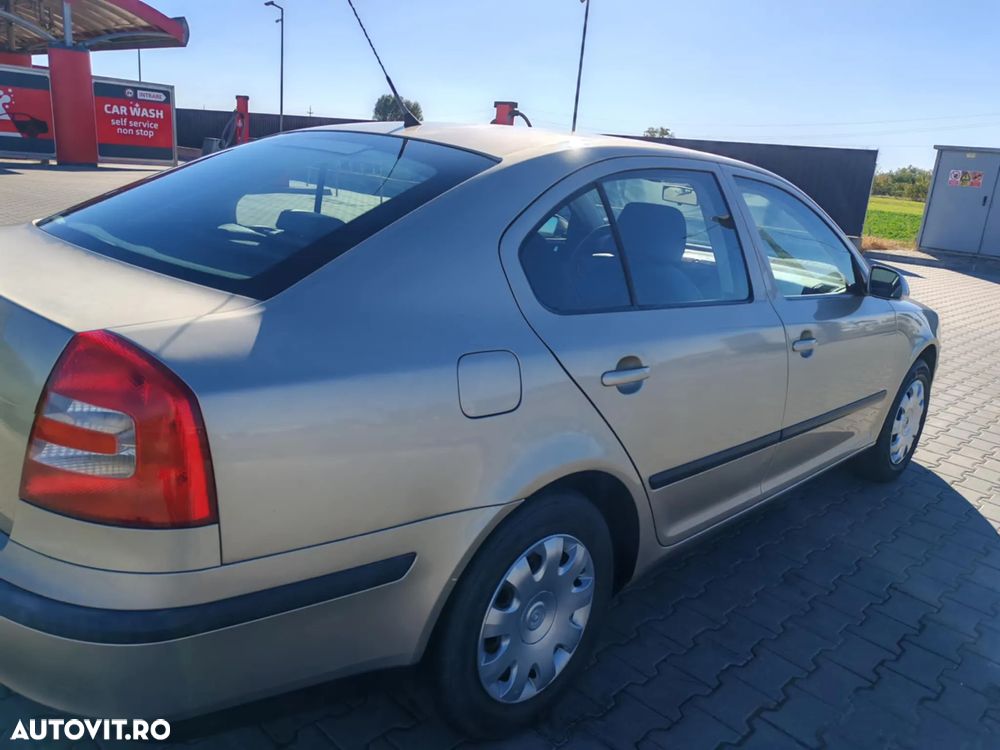 Skoda Octavia 1.6 FSI Trend - 9