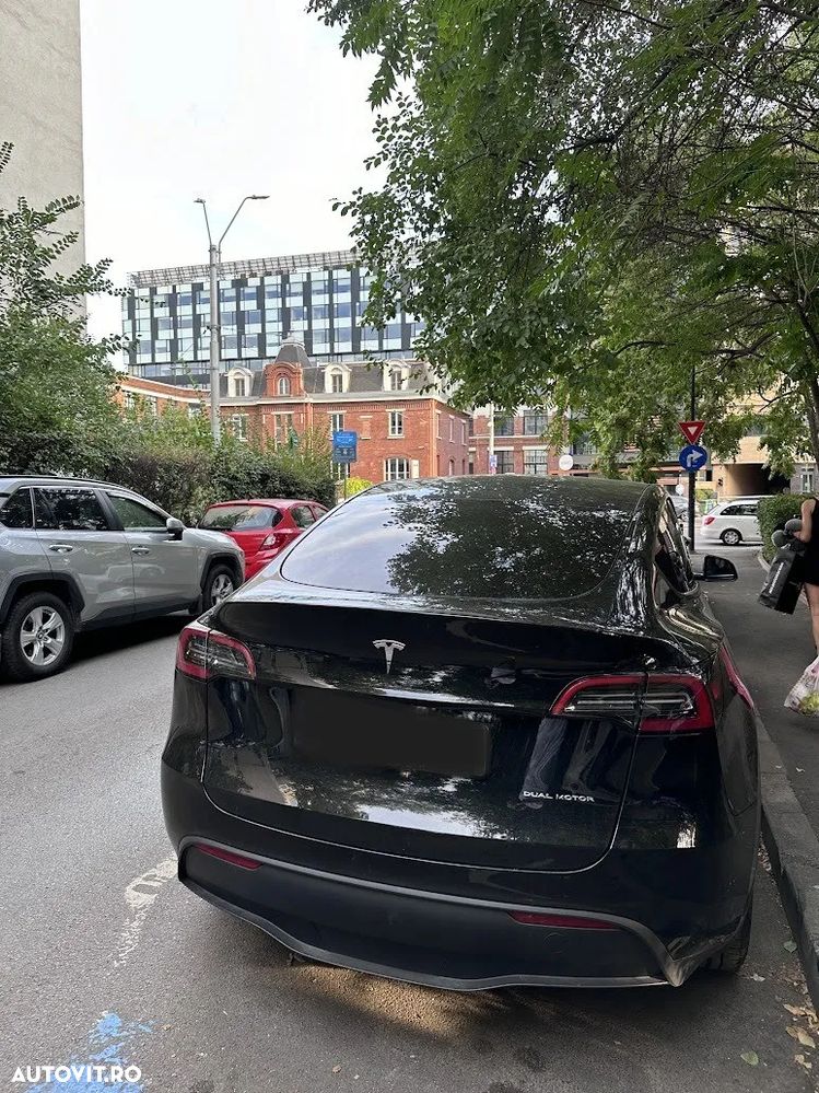 Tesla Model Y AWD Performance - 4