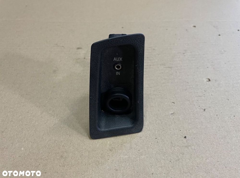 6930561 gniazdo aux bmw 1 e87 mini - 1