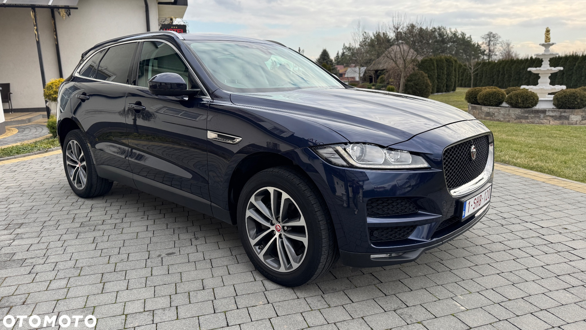 Jaguar F-Pace - 5