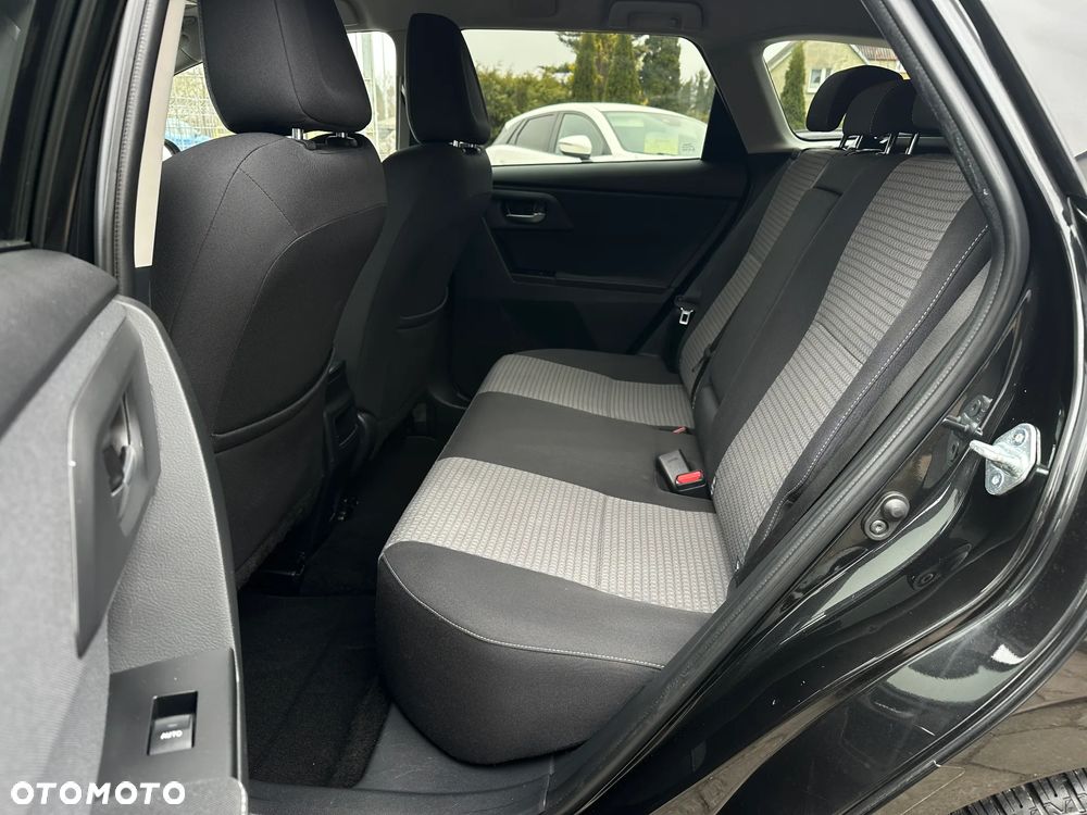 Toyota Auris 1.2 Turbo Team Deutschland - 10