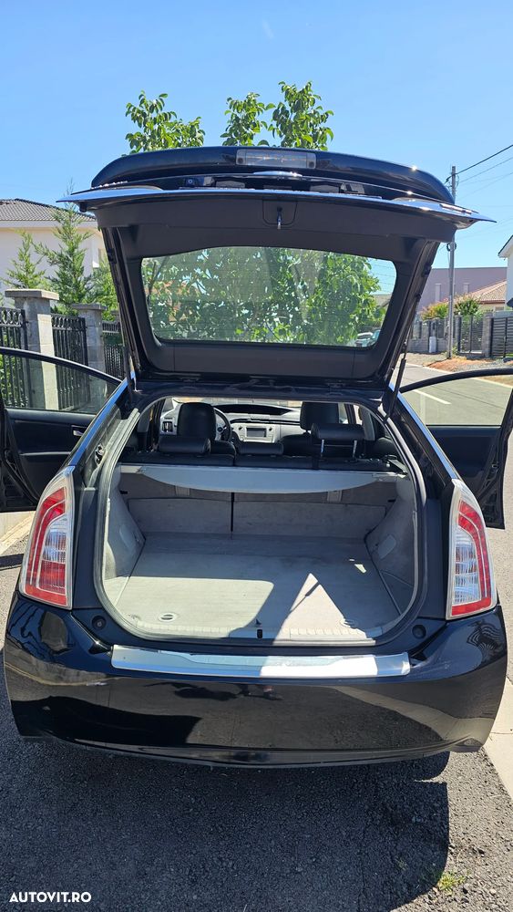 Toyota Prius (Hybrid) Sol - 5
