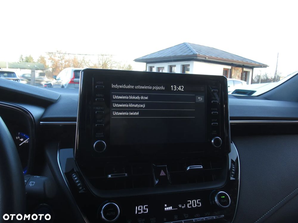 Toyota Corolla 2.0 Hybrid Comfort - 23