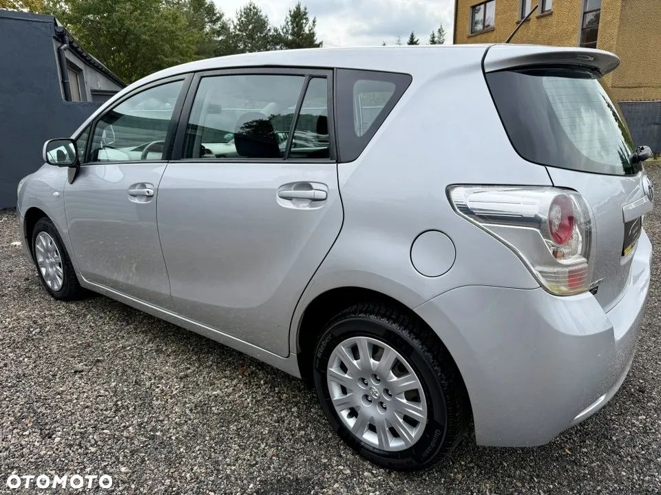 Toyota Verso 1.8 Premium 7os - 8