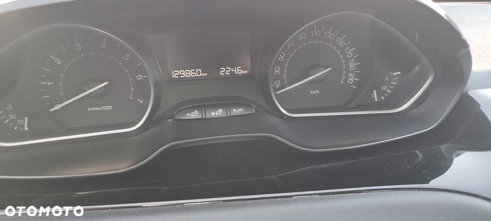 Peugeot 208 1.2 PureTech Allure - 16