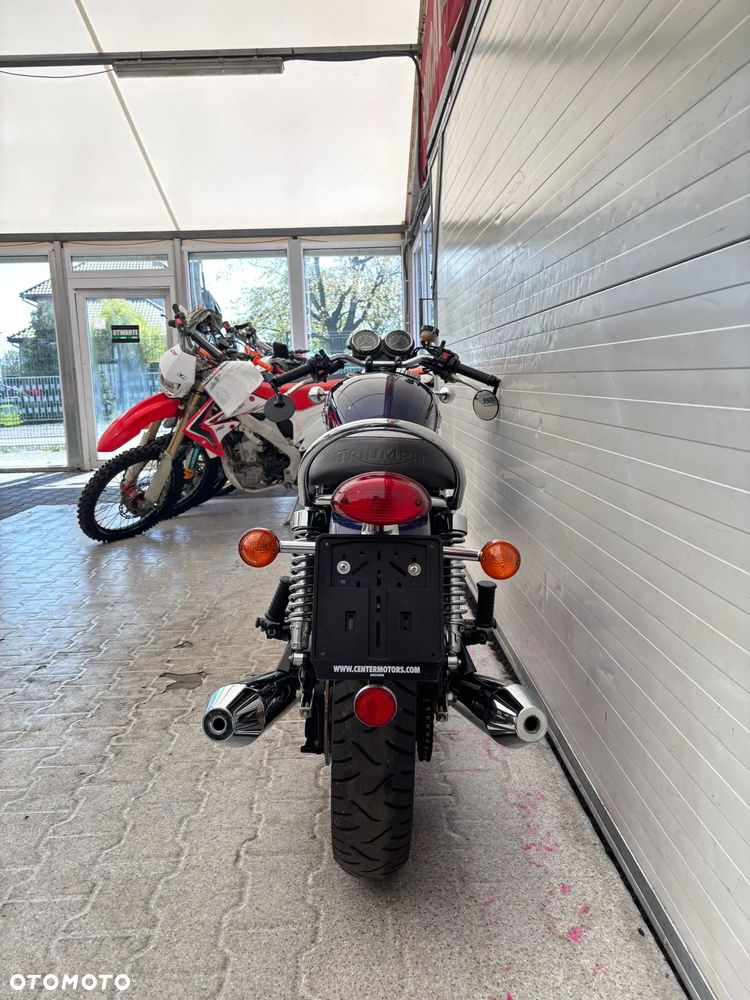 Triumph Bonneville - 30
