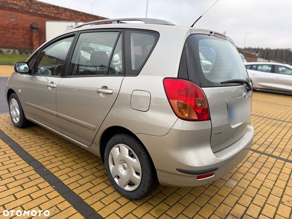 Toyota Corolla Verso 1.6 - 6