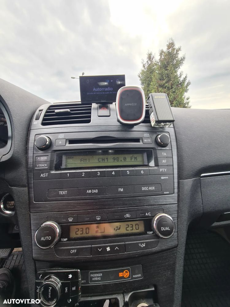 Toyota Avensis 2.0 D-4D Executive - 5