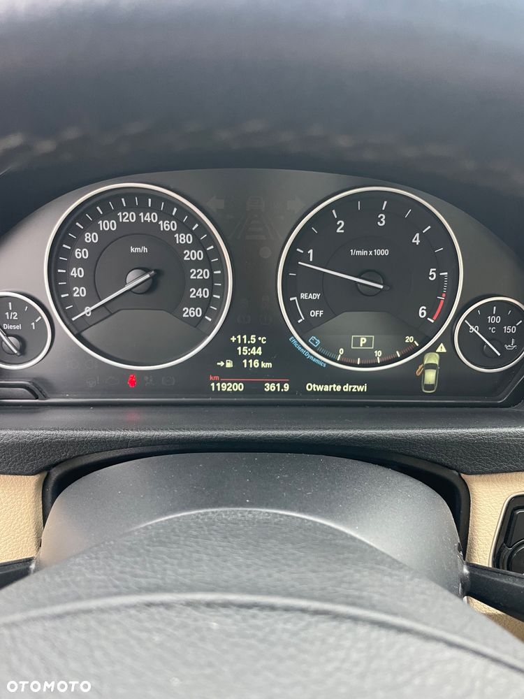 BMW Seria 3 318d Luxury Line - 12