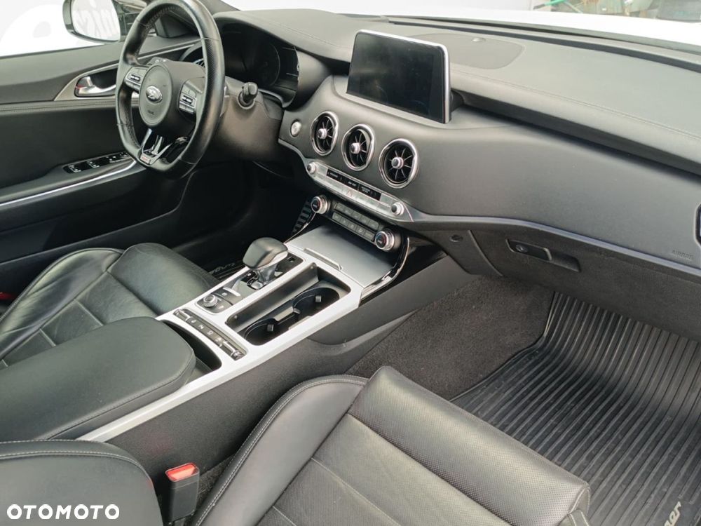 Kia Stinger - 8