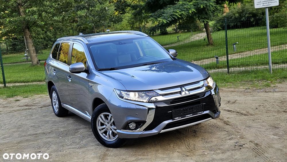 Mitsubishi Outlander 2.0 4WD Plug-In Hybrid - 1