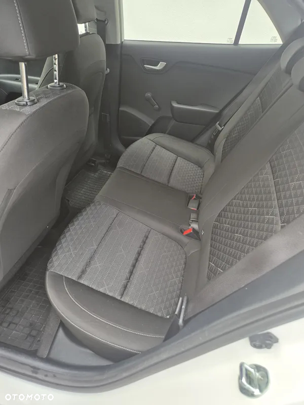 Kia Rio 1.2 L - 10