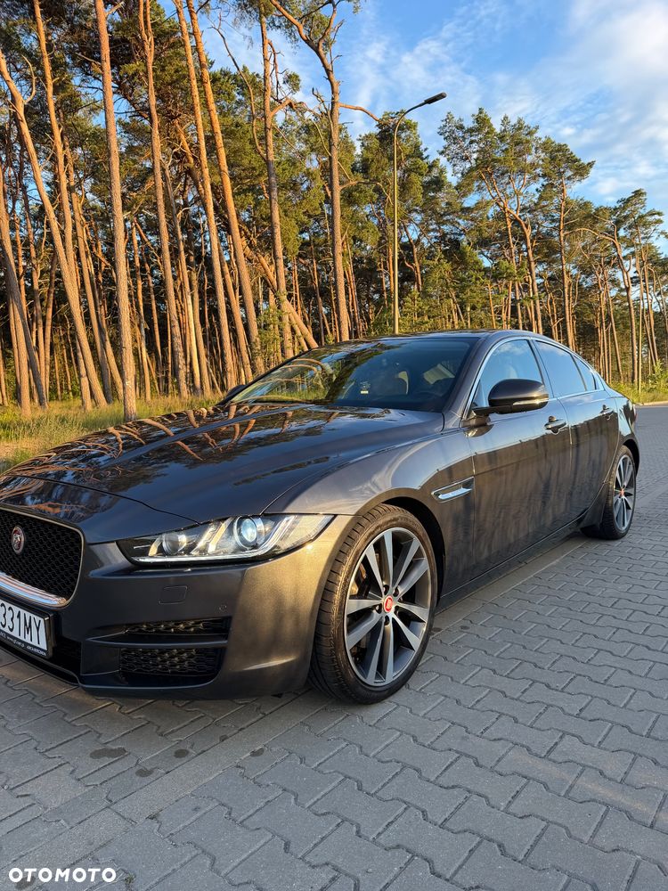 Jaguar XE 2.0 D Portfolio - 5