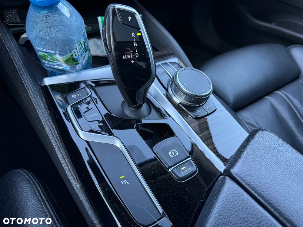 BMW Seria 5 530d xDrive Sport-Aut Luxury Line - 36