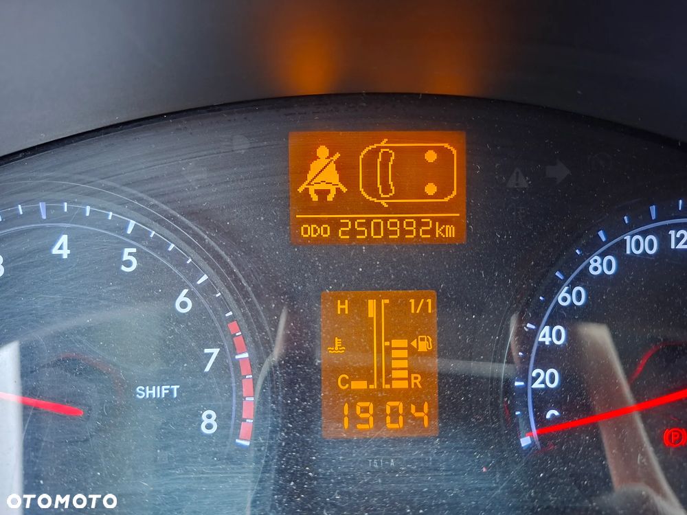 Toyota Avensis - 1